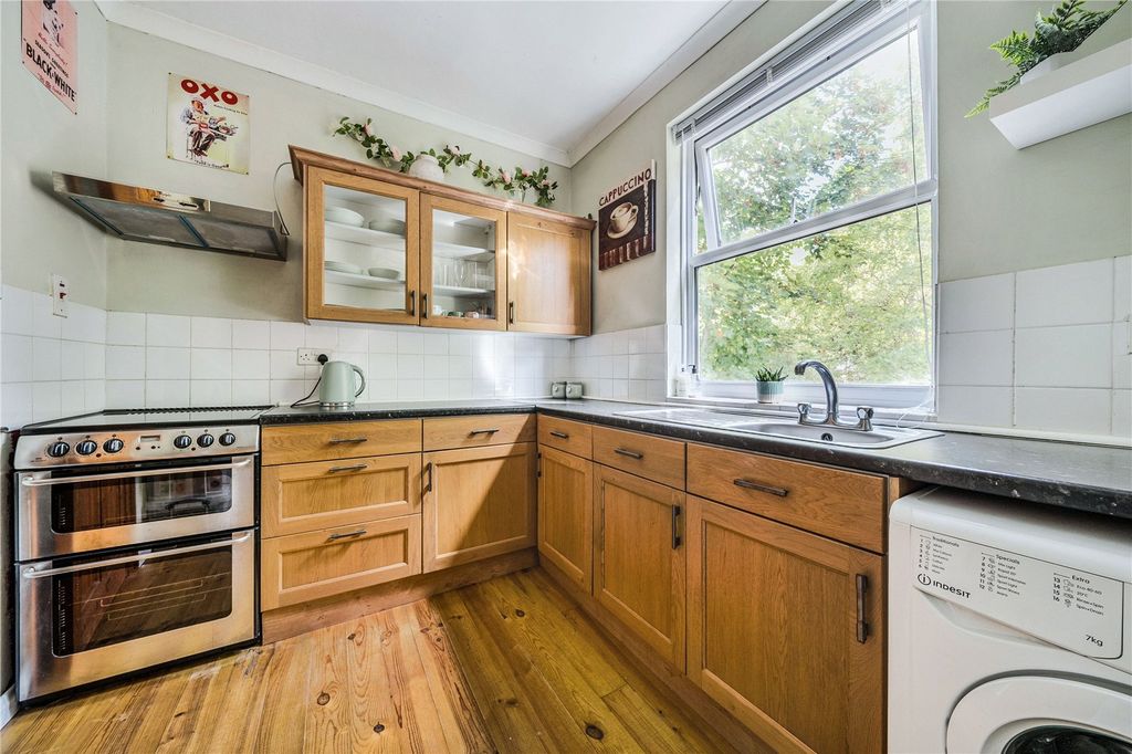 Property photo 3 of 19 Kitchen