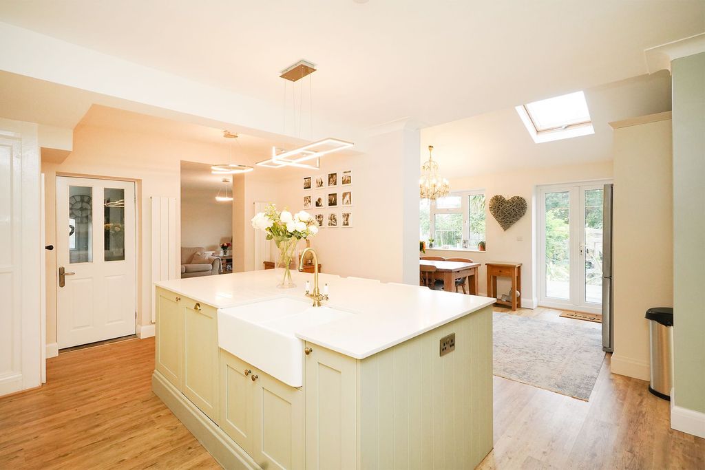 Property photo 2 of 32