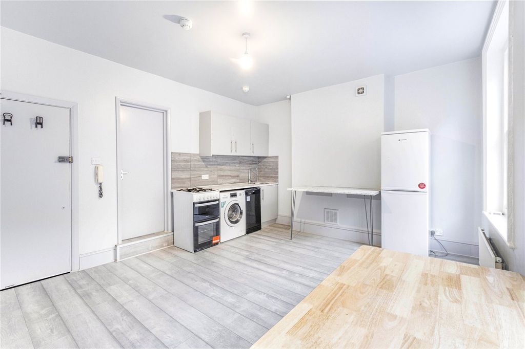 Property photo 3 of 10 Picture No. 06