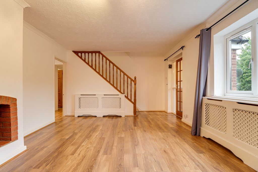 Property photo 3 of 15 Lounge