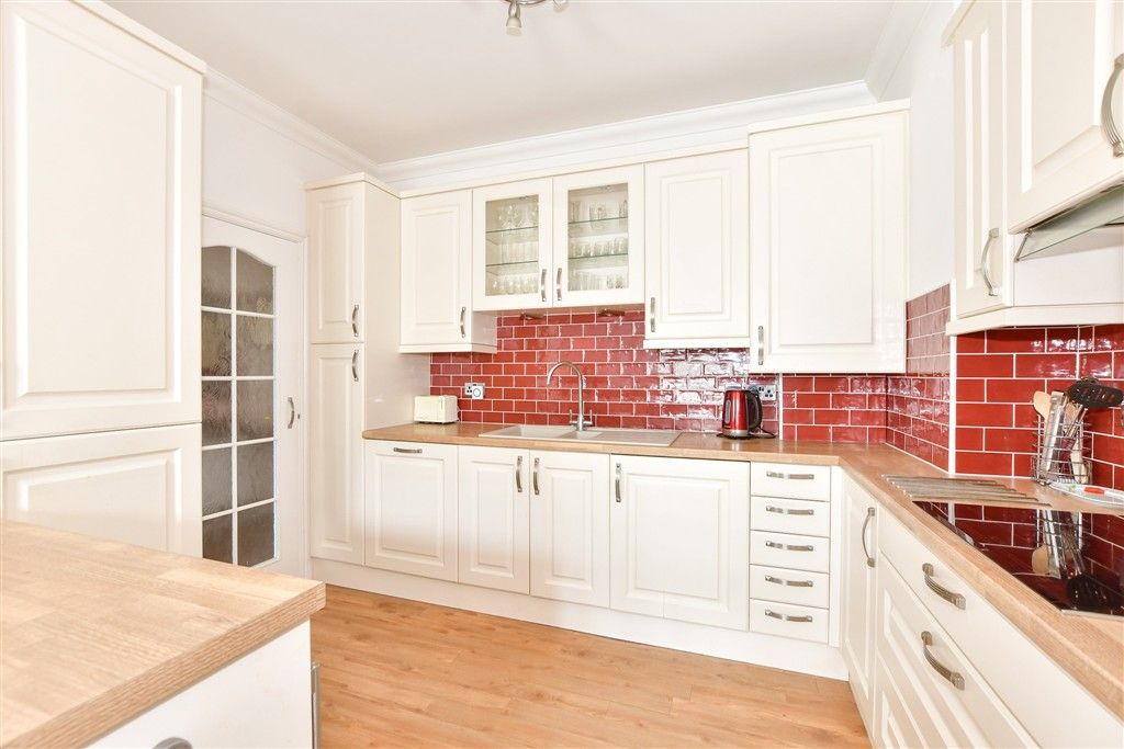 Property photo 1 of 10 Kitchen