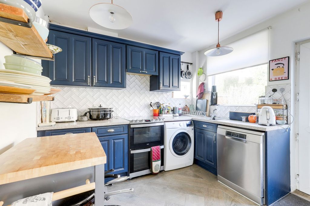 Property photo 3 of 23