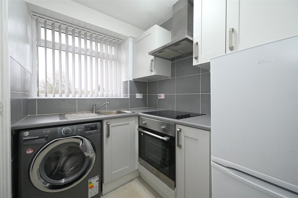 Property photo 2 of 10 Kitchen.Jpg