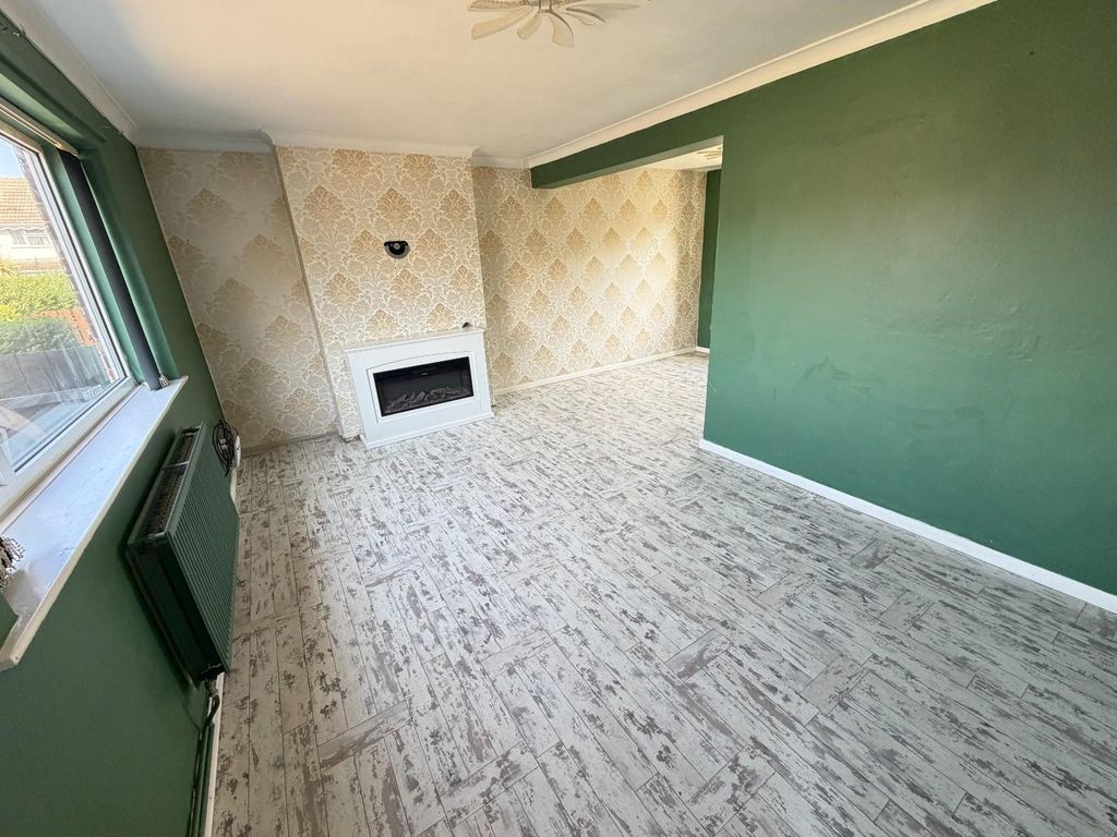 Property photo 3 of 16 Lounge/Dining Room