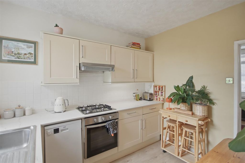Property photo 3 of 14 Kitchen