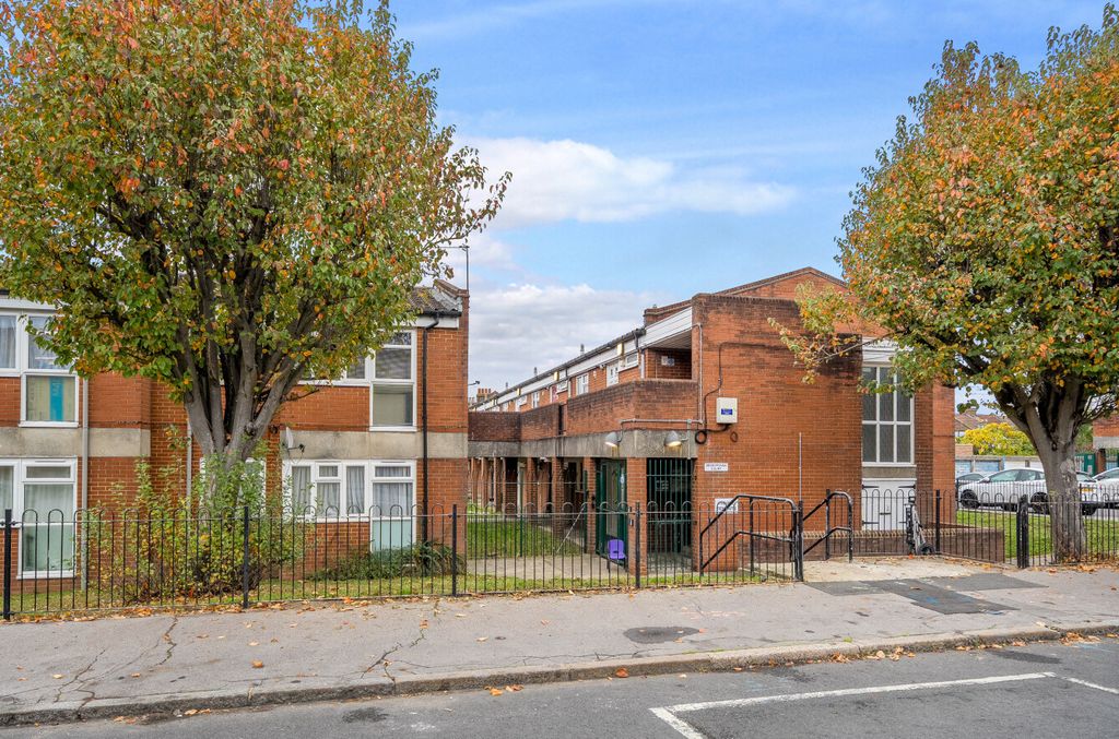 Property photo 1 of 8 Exterior