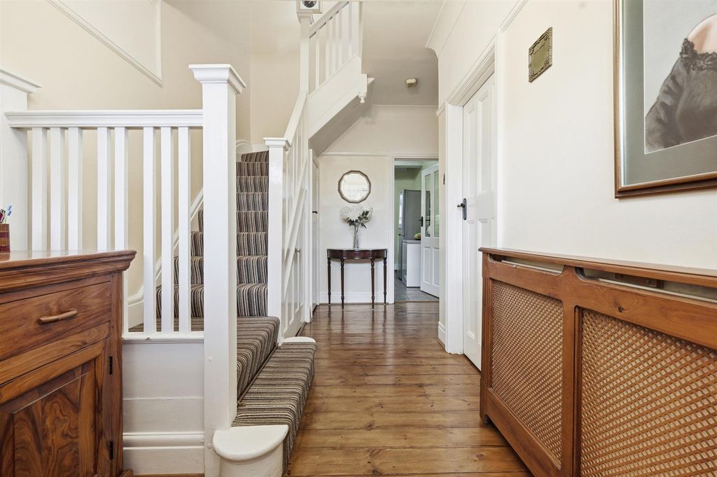 Property photo 3 of 23