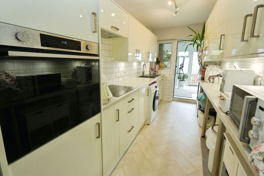 Property photo 3 of 25 Kitchen