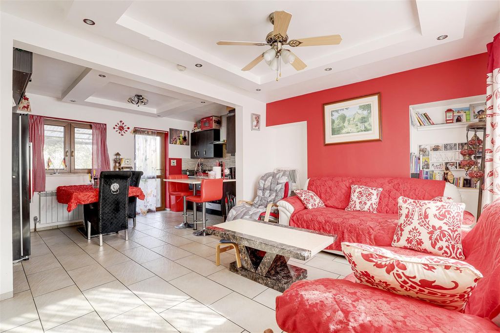Property photo 3 of 13 06.Jpg