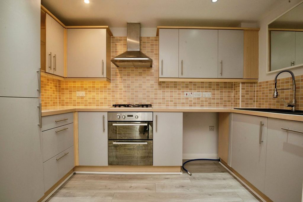 Additional image 5 of 2 bed flat for saleFlavius Close, Caerleon, Newport NP18