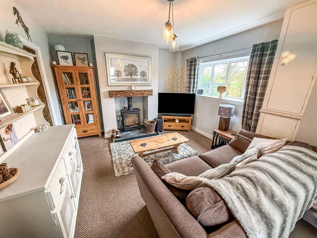 Property photo 2 of 28 Lounge