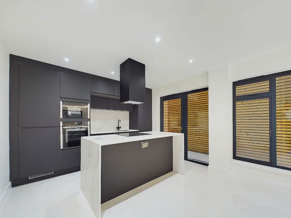 Property photo 3 of 11 2340055