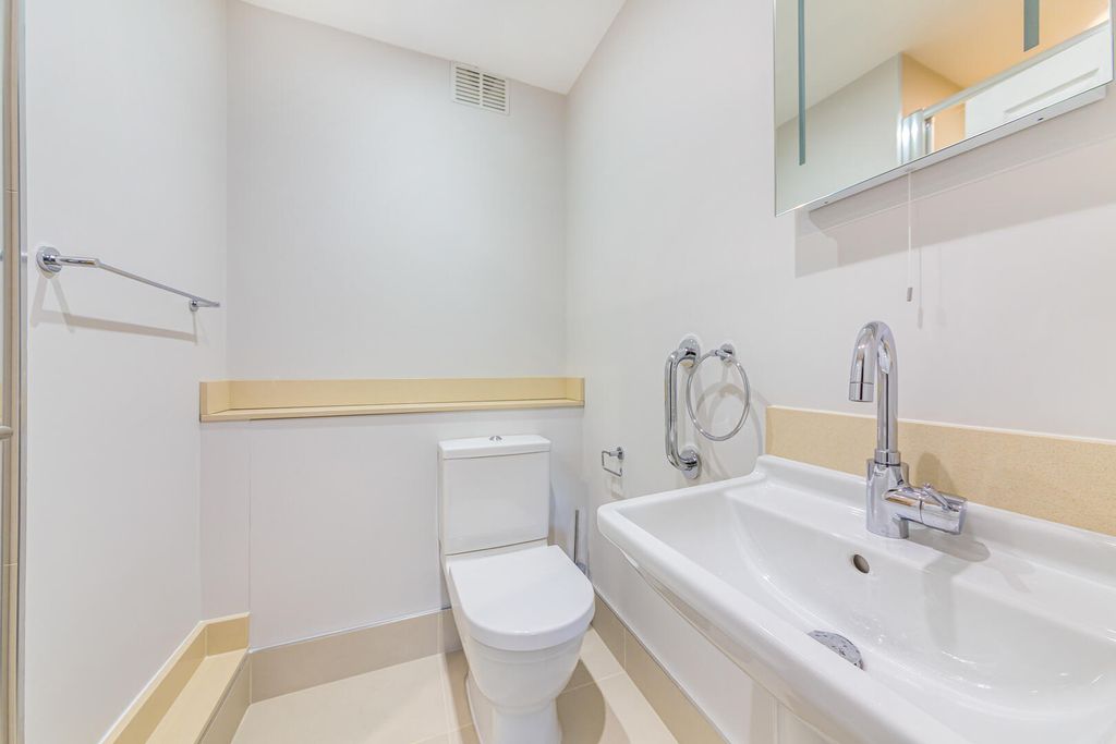 Property photo 3 of 12 Bathroom