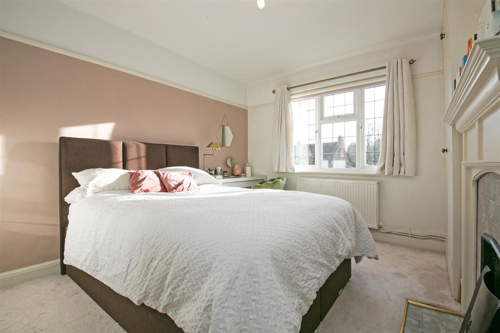 Property photo 2 of 6 Spring House 205 Kingston Road Sw19 Bedroom 1