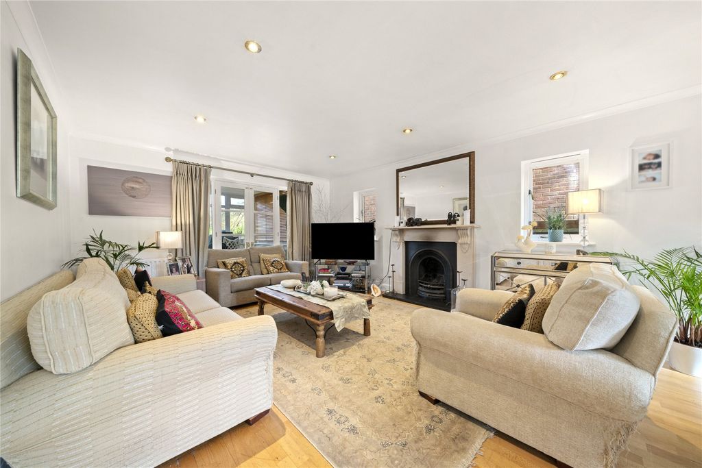 Property photo 2 of 20 Reception