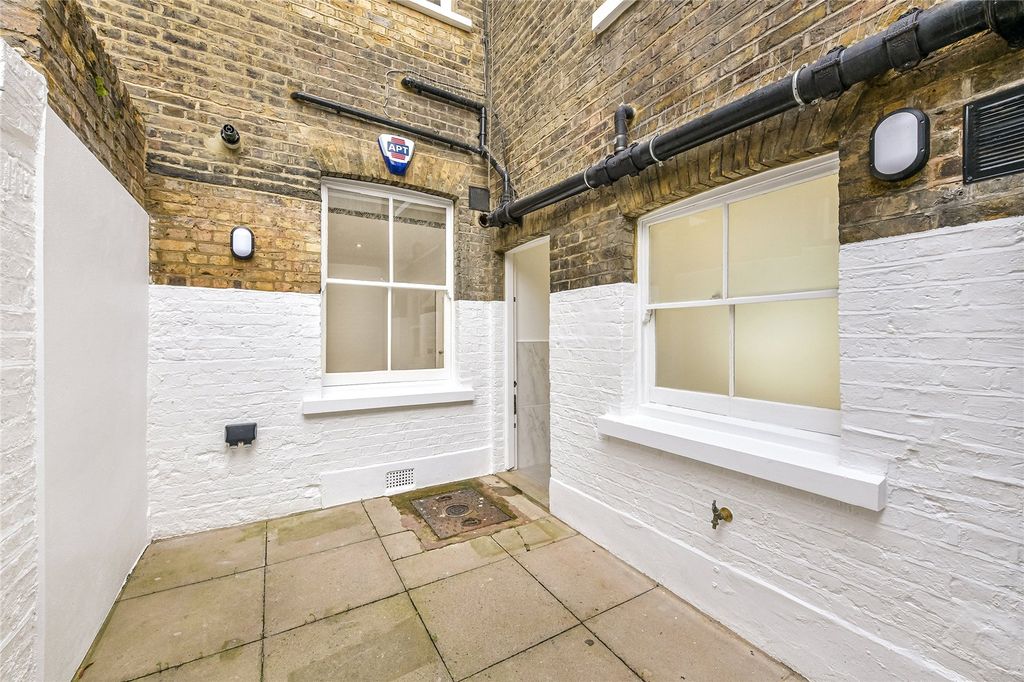 Property photo 3 of 7 Terrace