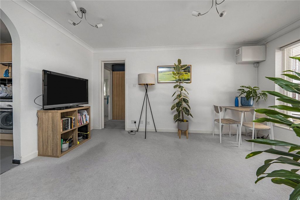 Property photo 3 of 8 Picture No. 14