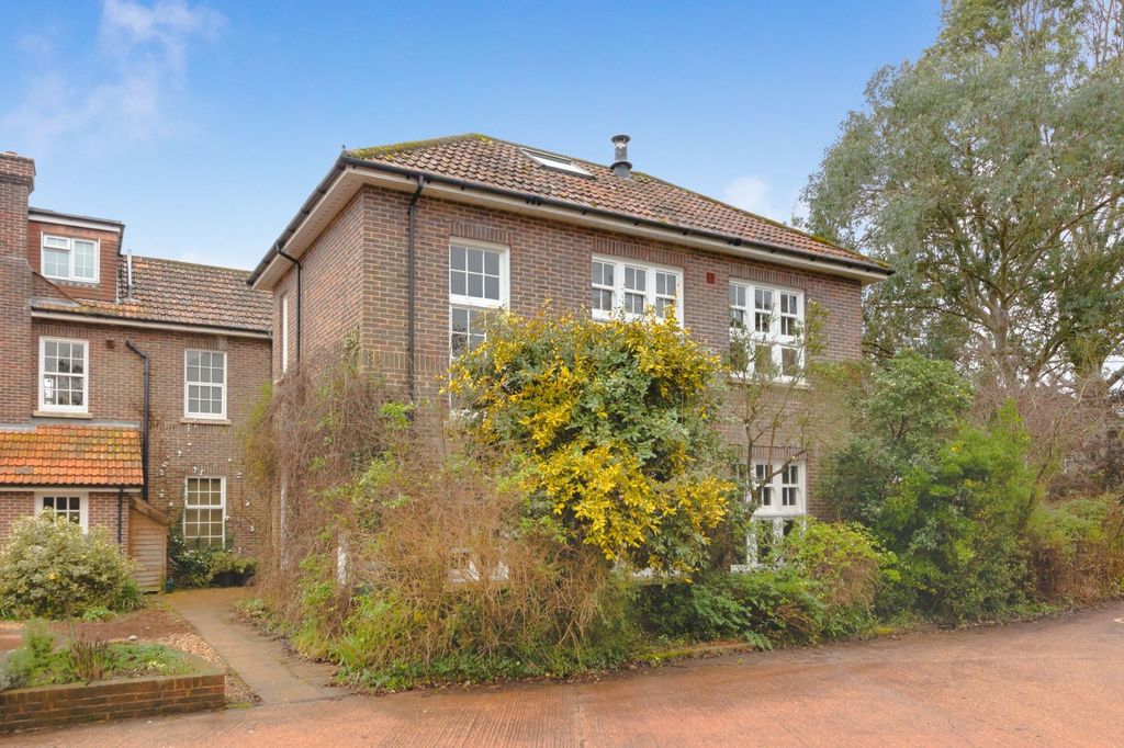 Property photo 1 of 31