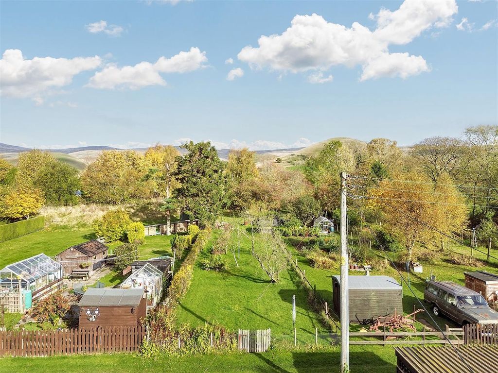 Property photo 2 of 29 Garden