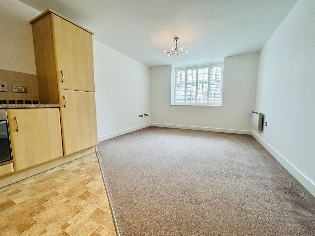 Property photo 2 of 6 Lounge Diner Area:
