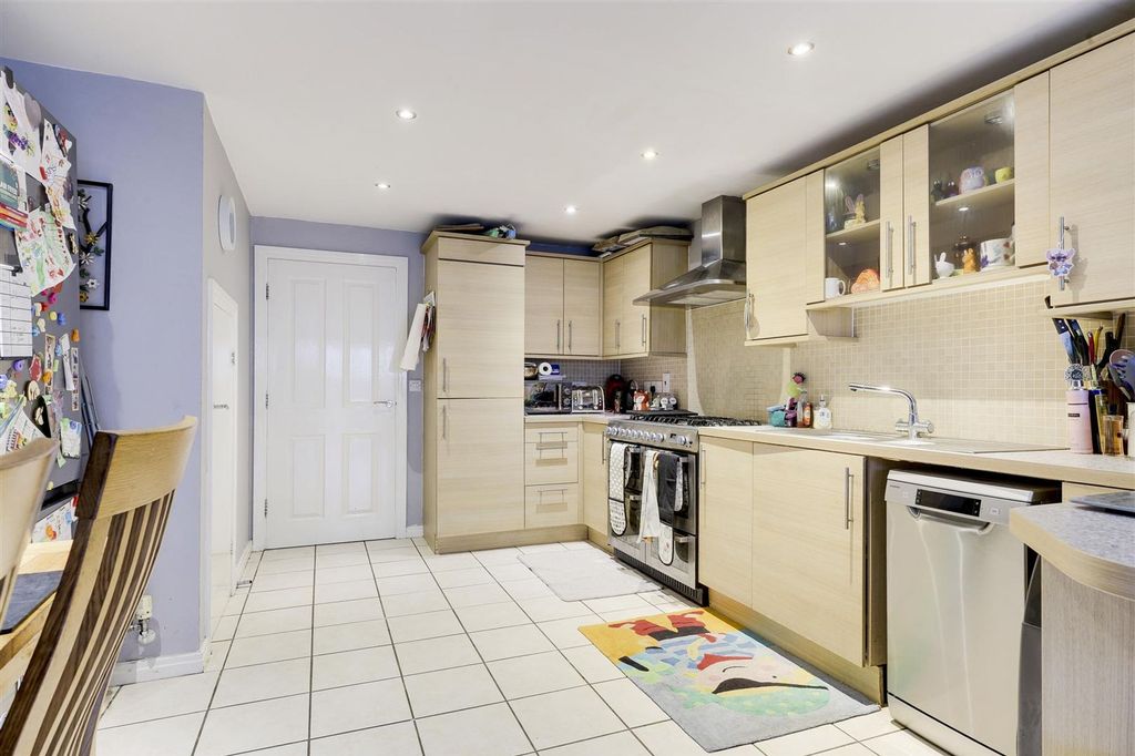 Property photo 3 of 18