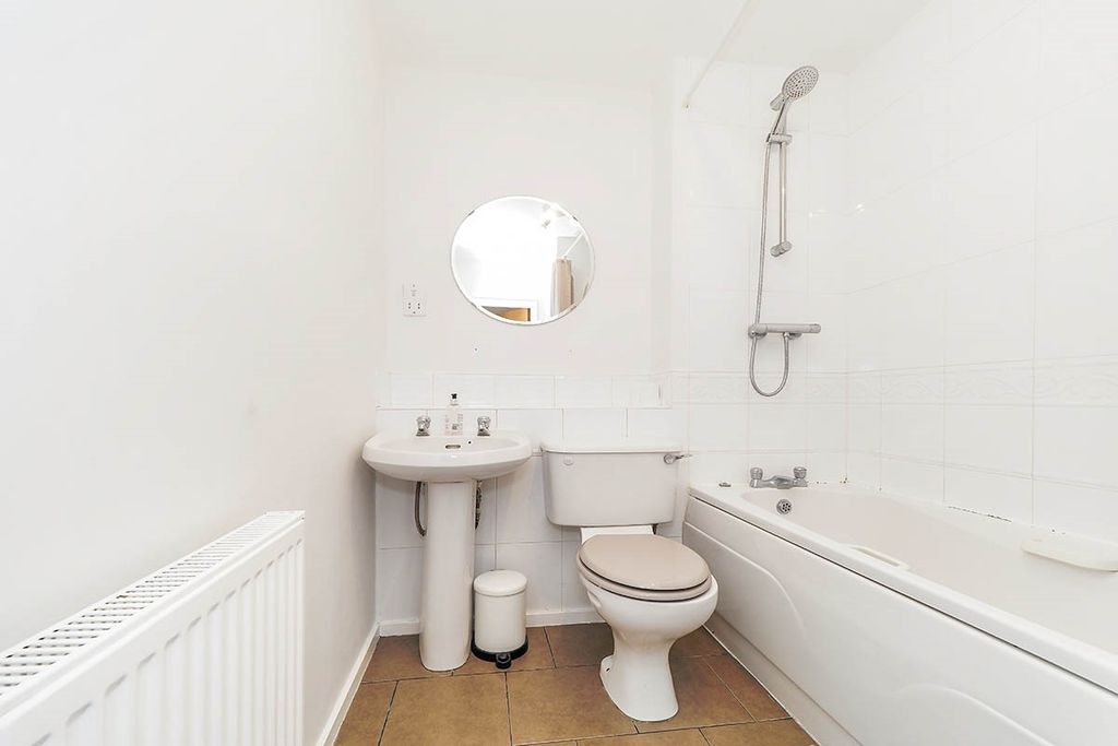 Property photo 3 of 8 Bathroom