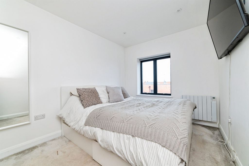 Additional image 7 of 2 bed flat for saleLeys Avenue, Letchworth Garden City SG6