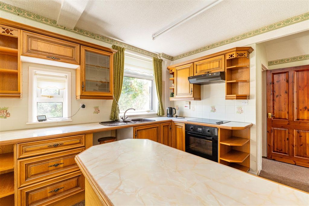 Property photo 3 of 24 Kitchen/Dining Room