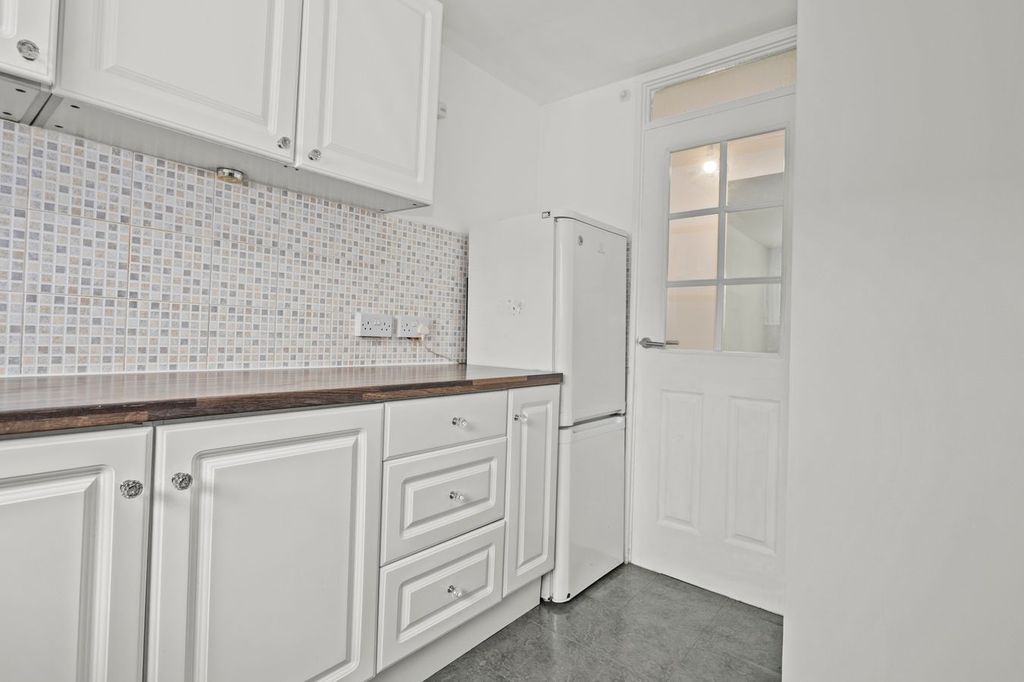 Additional image 7 of 2 bed flat for saleWallace Court, Grangemouth FK3