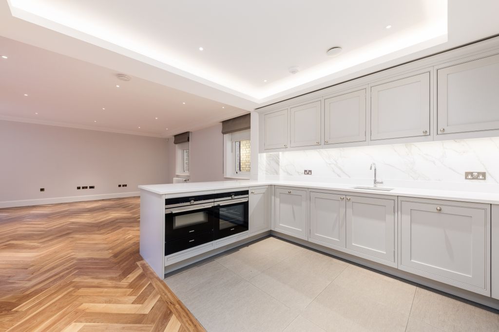 Property photo 3 of 20 Sloane Gardens 41...