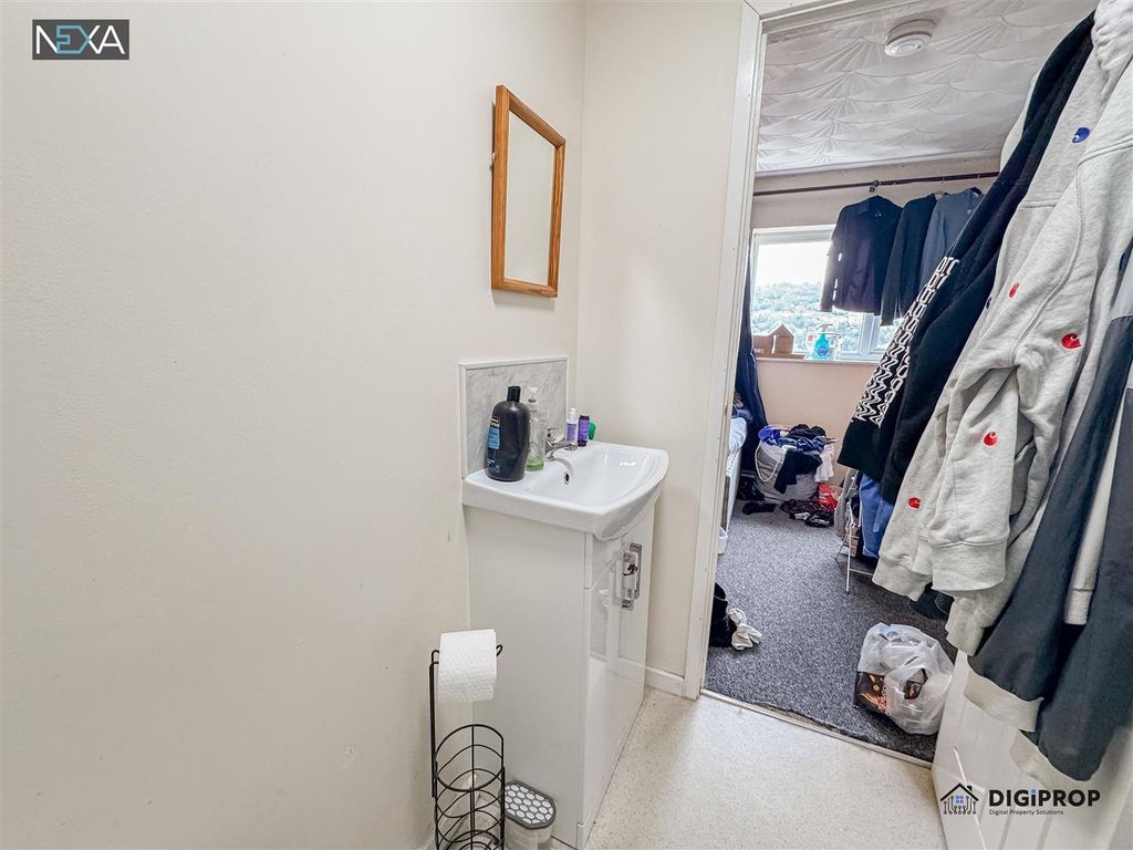 Property photo 3 of 14 Room4_Ensuite_2.Jpg