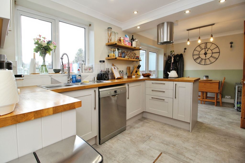 Property photo 3 of 15 Kitchen/Dining Room