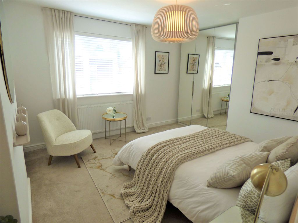 Property photo 3 of 18 Bedroom