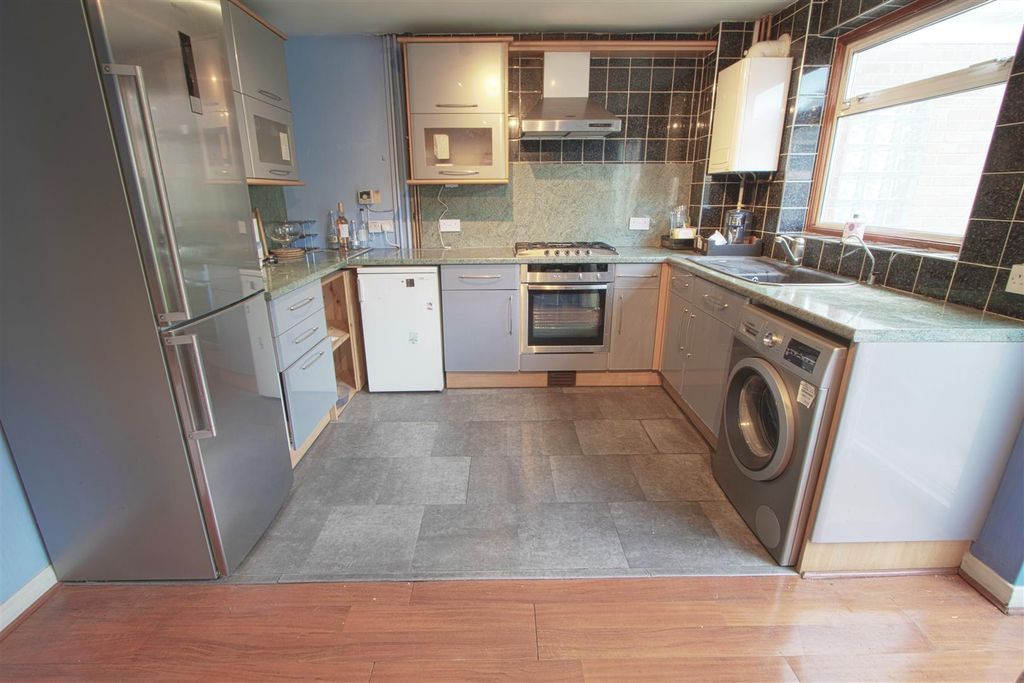 Property photo 2 of 10 Kitchen Diner