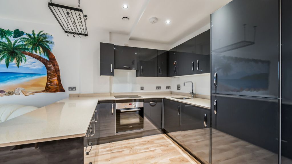 Property photo 2 of 22