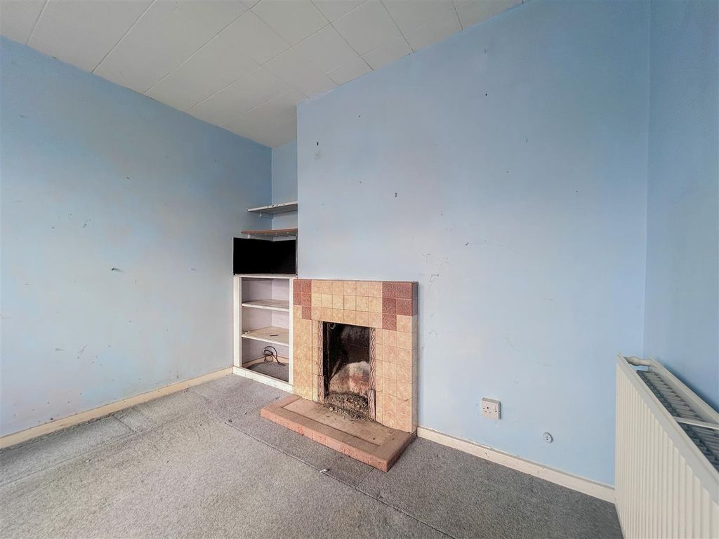 Property photo 3 of 13 5-Lounge 2.Jpg