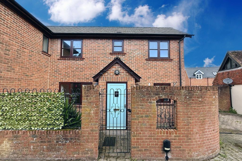 Property photo 1 of 15 2 Bed Semi-Detached House