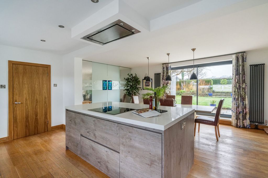 Property photo 3 of 46