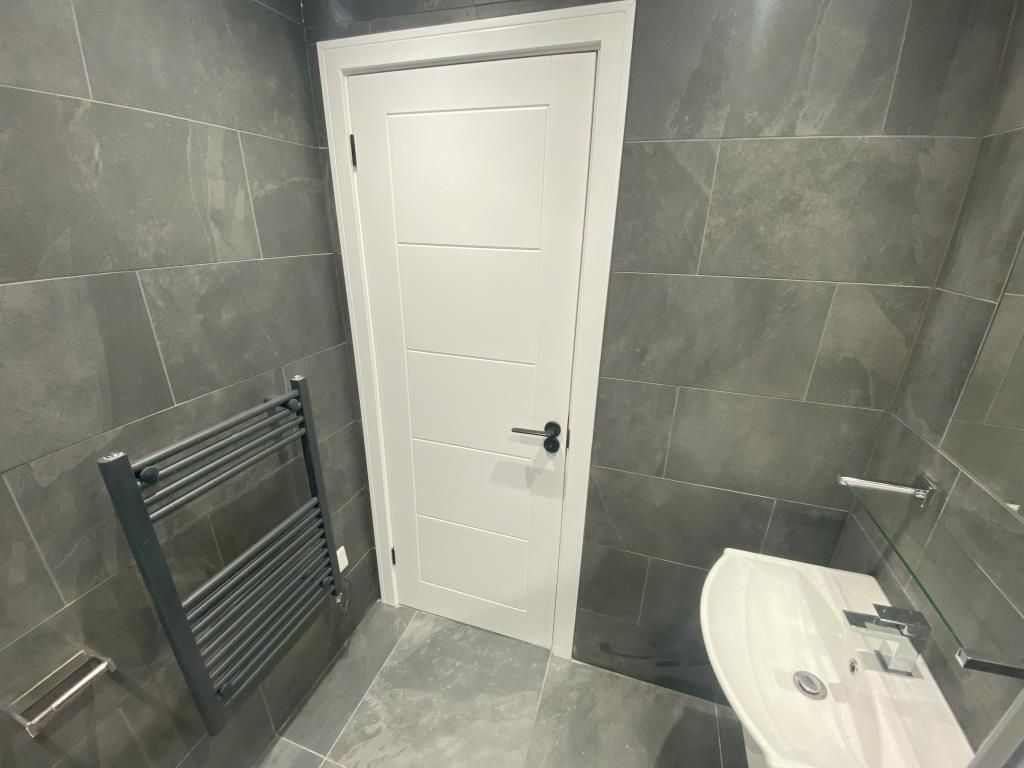 Property photo 3 of 9 Bathroom