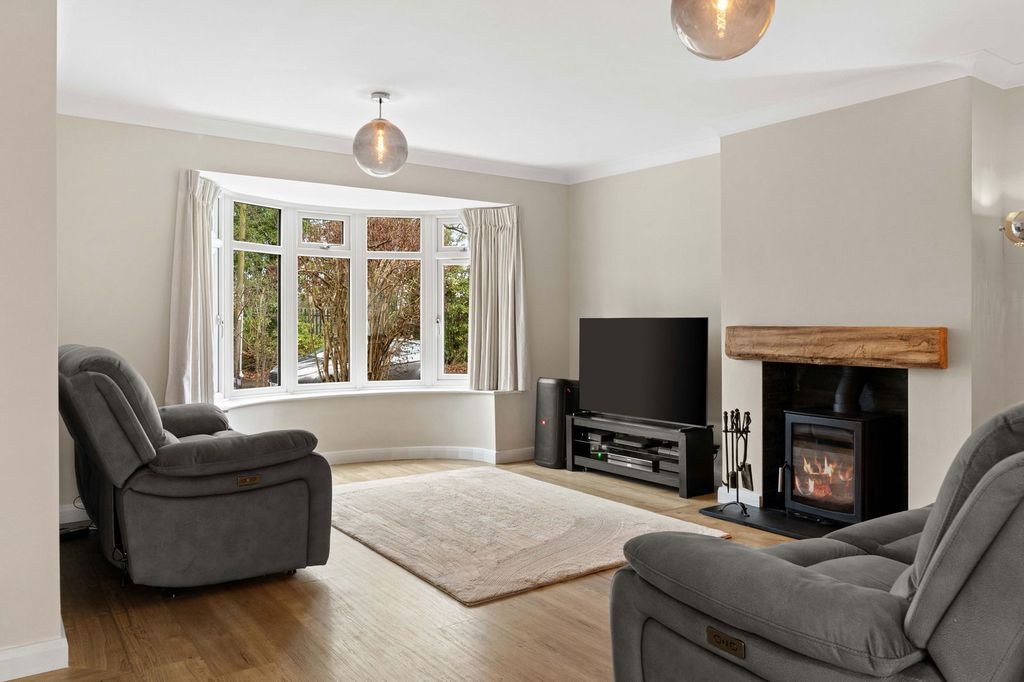 Property photo 2 of 27