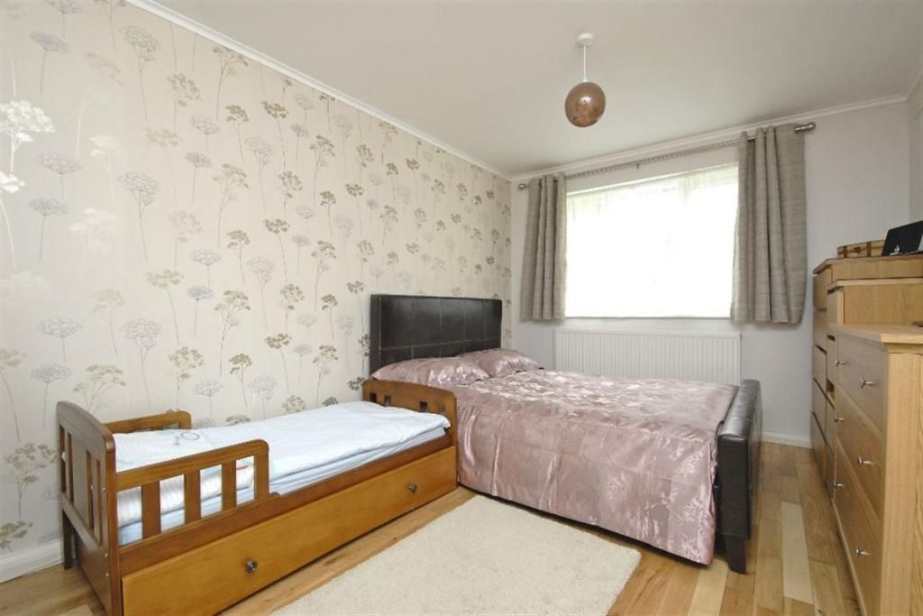 Property photo 3 of 6 Bedroom