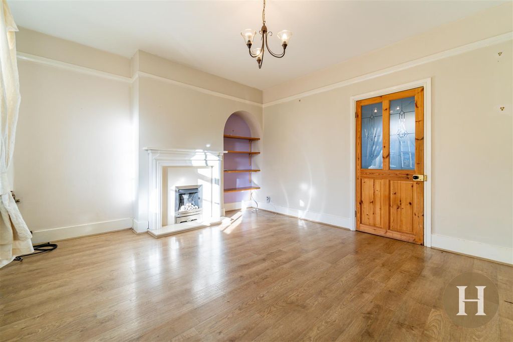 Property photo 2 of 28 Hadleigh Estate Agents-41.Jpg