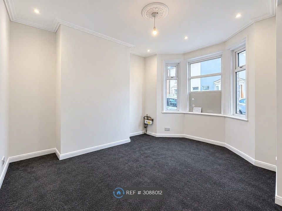 Property photo 3 of 9 Front Room