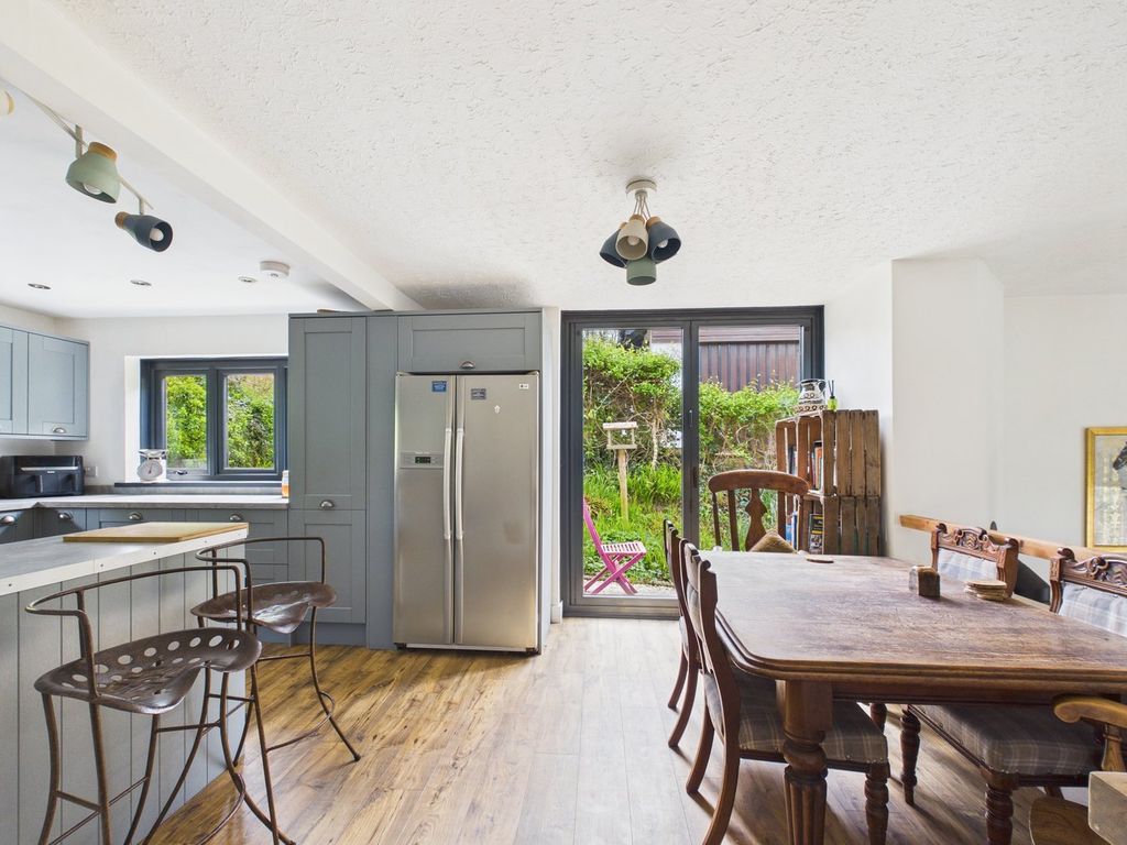 Property photo 2 of 25