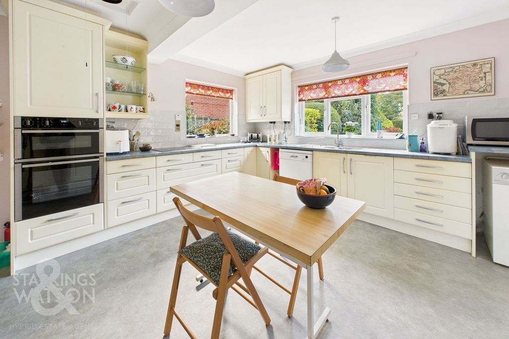 Property photo 3 of 23