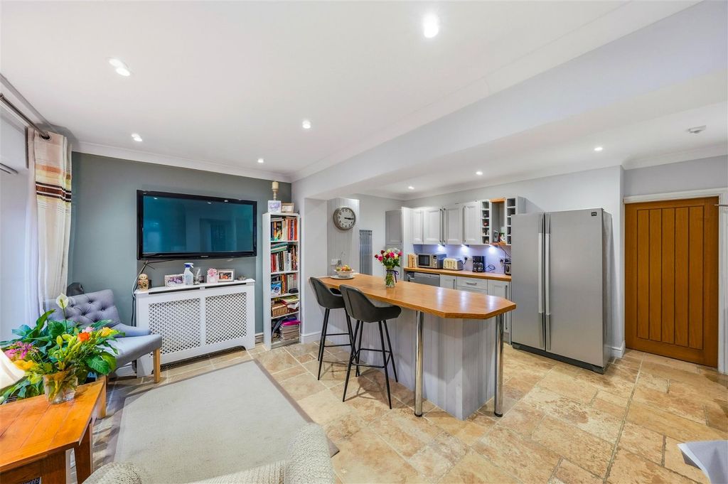 Property photo 3 of 21 Photos-8.Jpg