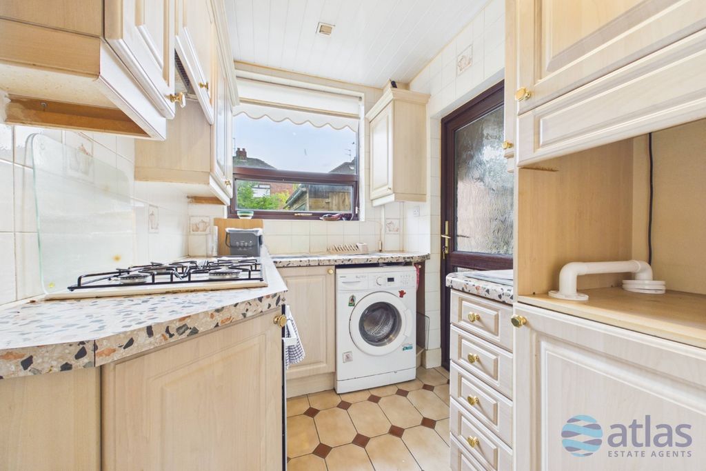 Property photo 3 of 19 Kitchen