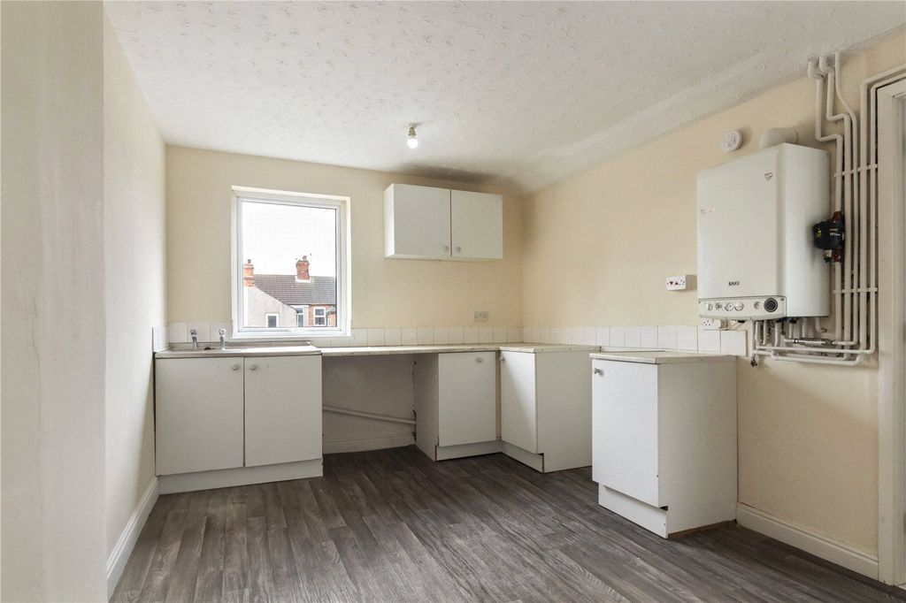 Property photo 2 of 5 Kitchen