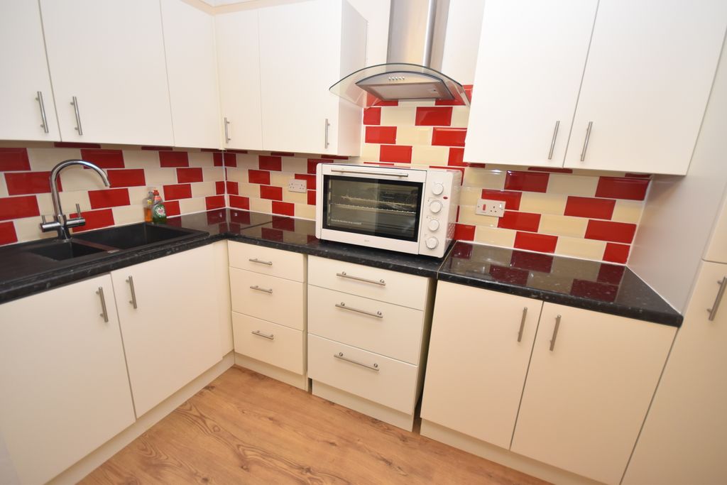 Property photo 2 of 9 Kitchen