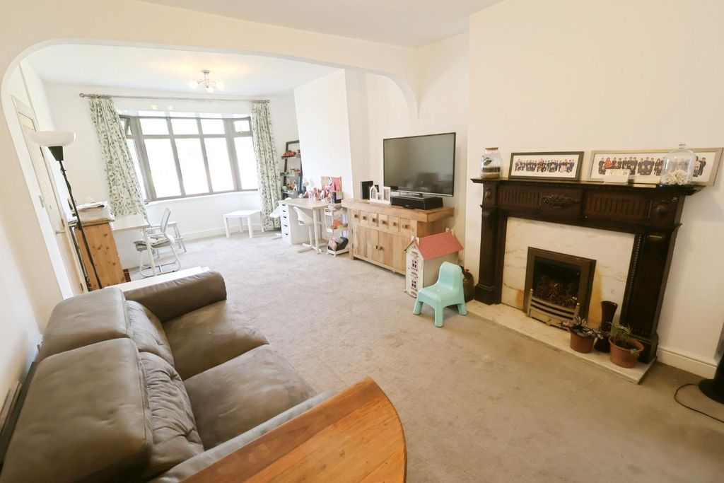 Property photo 3 of 18 Living Room